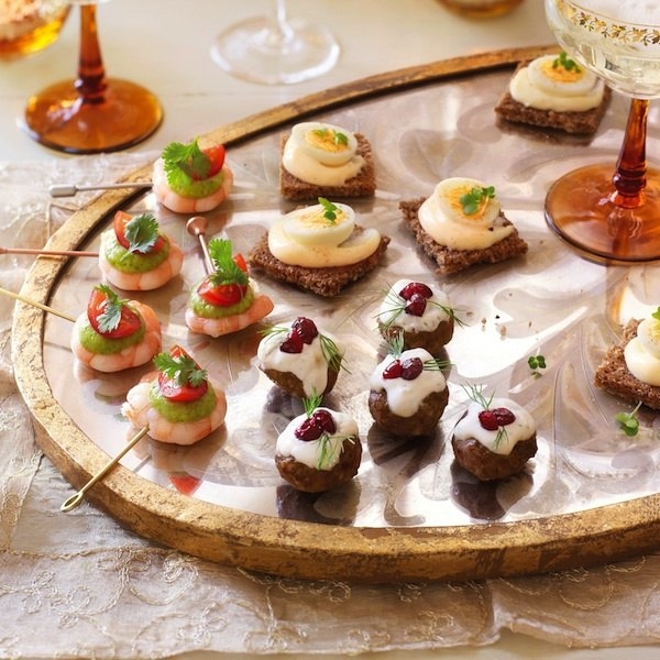 Мини-закуски и канапе Мини-закуски и канапе