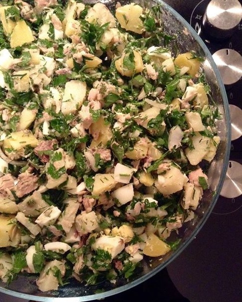 Картофельный салат с яйцами и тунцом Картофельный салат с яйцами и тунцом