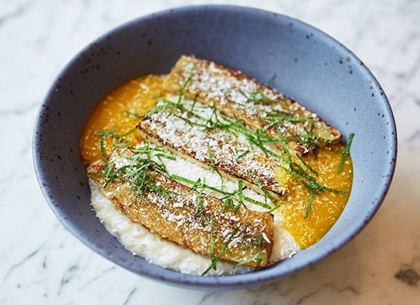 рисовая каша на кокосовом молоке с карамелизированным бананом рисовая каша на кокосовом молоке с карамелизированным бананом