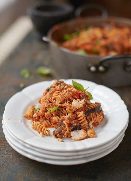 Паста "Счастье" со сладкими томатами, баклажанами и рикоттой Паста "Счастье" со сладкими томатами, баклажанами и рикоттой