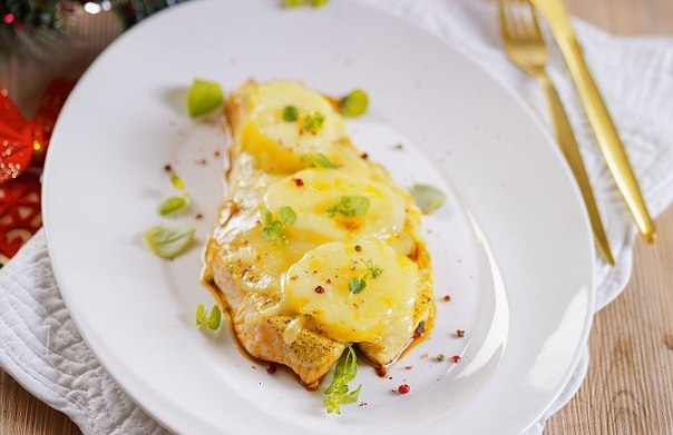 Запеченный лосось по-праздничному Запеченный лосось по-праздничному