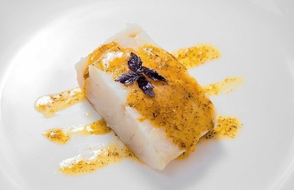 Филе трески с шафраном и соусом из прованских трав Филе трески с шафраном и соусом из прованских трав