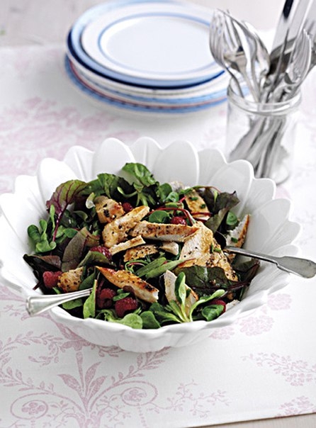 Салат из курицы и ягод Салат из курицы и ягод