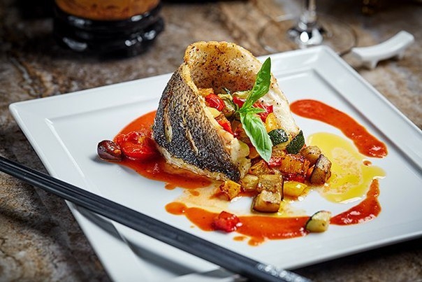 сибас с овощным соте сибас с овощным соте