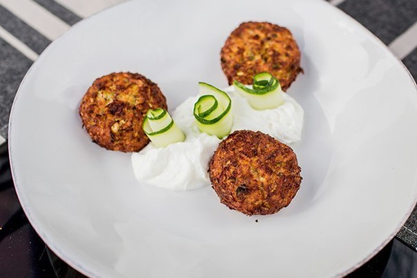 оладьи из цукини с сыром фета оладьи из цукини с сыром фета