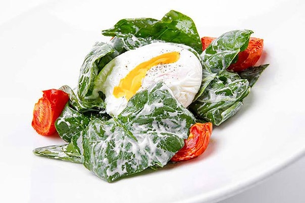 яйца-пашот со шпинатом и йогуртом яйца-пашот со шпинатом и йогуртом