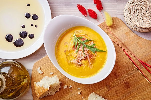 Тыквенный суп со стружкой из пармской ветчины и трюфельным маслом Тыквенный суп со стружкой из пармской ветчины и трюфельным маслом