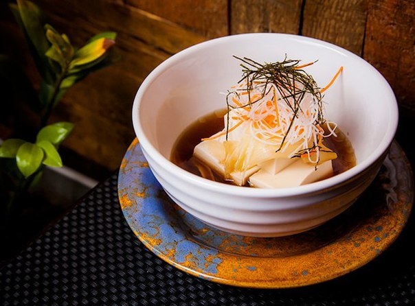 Паровой тофу в бульоне дзосуй Паровой тофу в бульоне дзосуй