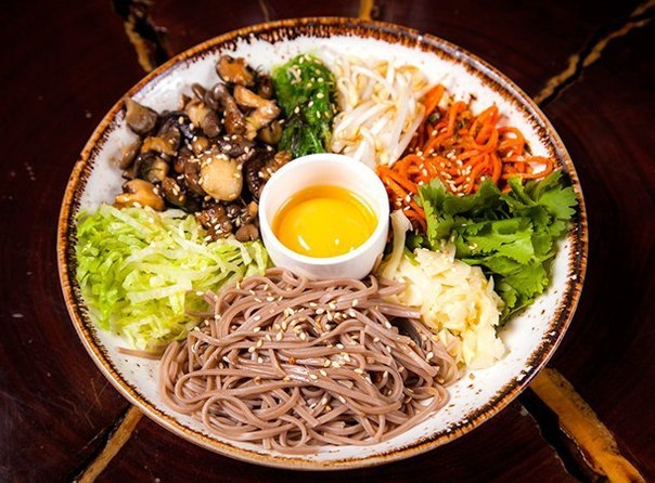 Салат с грибами, овощами и яйцом Салат с грибами, овощами и яйцом