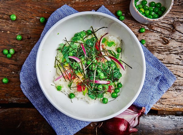 тунец с рисом и зеленым соусом тунец с рисом и зеленым соусом