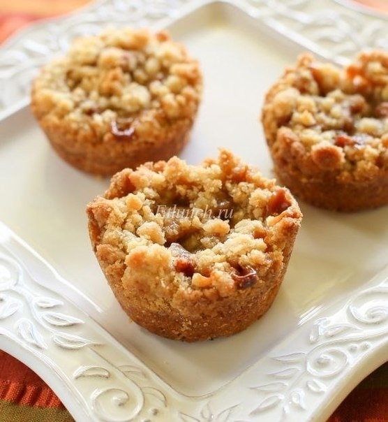 Яблочные пирожные с карамельным соусом Яблочные пирожные с карамельным соусом