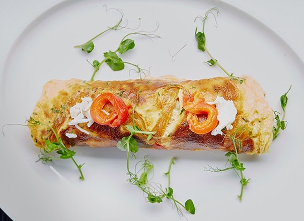 омлет, фаршированный крабом омлет, фаршированный крабом