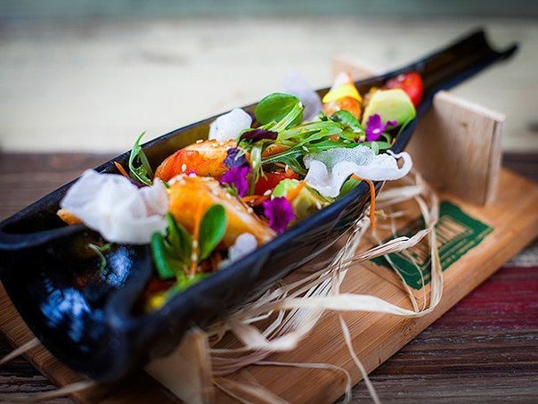 Салат с крабом в бутылке из-под шампанского Салат с крабом в бутылке из-под шампанского