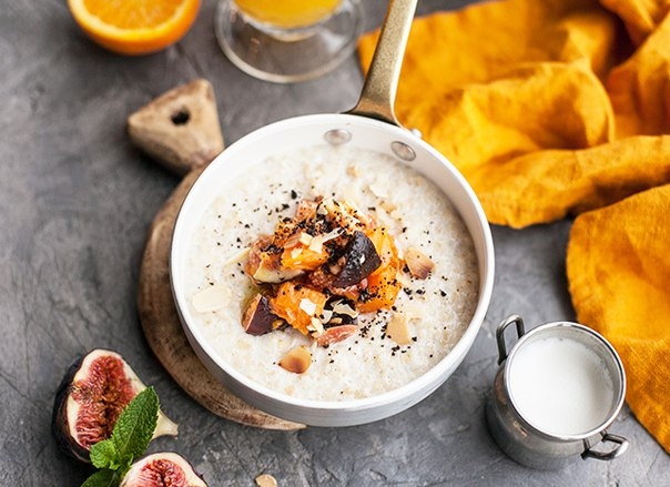 овсяная каша с тыквой, хурмой и миндалем овсяная каша с тыквой, хурмой и миндалем