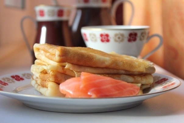 Блины по-ленинградски с сёмгой. Блины по-ленинградски с сёмгой.