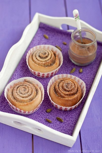 ШВЕДСКИЕ БУЛОЧКИ С КАРДАМОНОМ И КОРИЦЕЙ (KANELBULLAR) ШВЕДСКИЕ БУЛОЧКИ С КАРДАМОНОМ И КОРИЦЕЙ (KANELBULLAR)