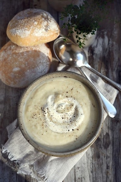 Суп-пюре из цветной капусты и лука-порея Суп-пюре из цветной капусты и лука-порея