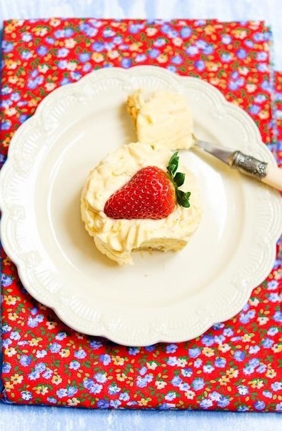 Чизкейк с пюре из маракуйи на основе из песочного теста с фисташками Чизкейк с пюре из маракуйи на основе из песочного теста с фисташками