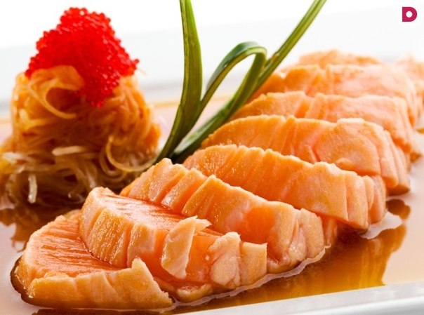 Копченый лосось с икрой нерки и соусом «Хрен» В очередном выпуске программы «Спросите повара» шеф-по Копченый лосось с икрой нерки и соусом «Хрен» В очередном выпуске программы «Спросите повара» шеф-по