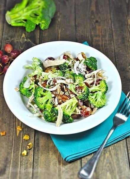 Очень вкусный салат с брокколи и курицей. Очень вкусный салат с брокколи и курицей.