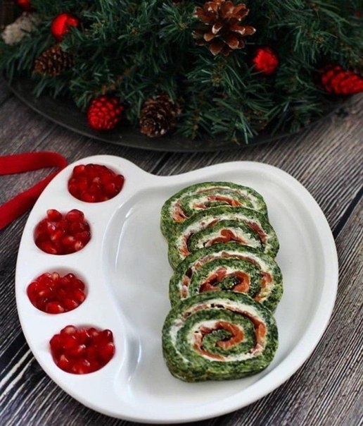 Шпинатовый рулет с лососем Шпинатовый рулет с лососем