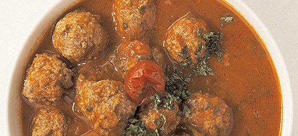 Отварные фрикадельки в томатном соусе