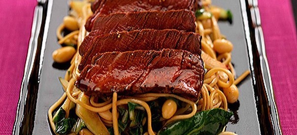 Говядина Терияки на гриле с лапшой Говядина Терияки на гриле с лапшой