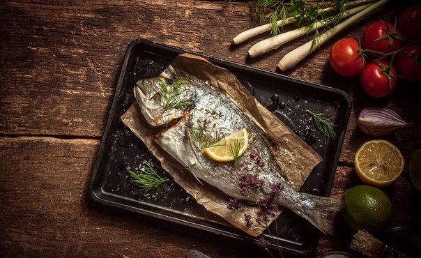 Дорадо в пергаменте с прованскими травами и легким гарниром Дорадо в пергаменте с прованскими травами и легким гарниром