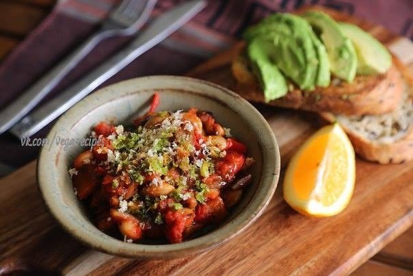 Рататуй с фасолью и хлебной крошкой Рататуй с фасолью и хлебной крошкой