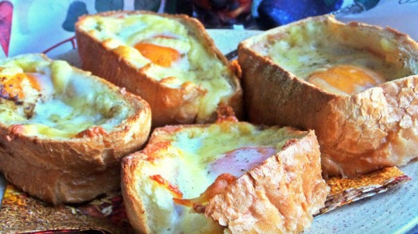 Яйца-кокот в горбушке