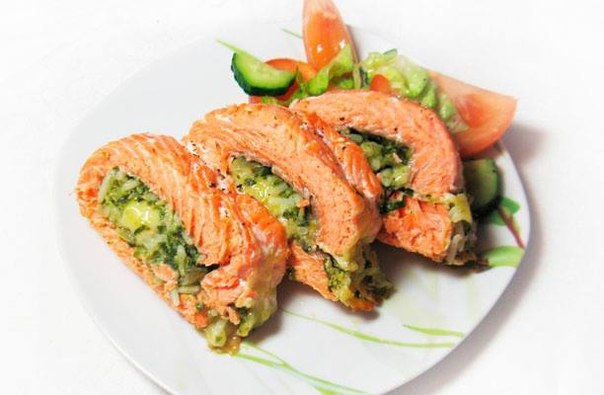 Фаршированный рулет из семги с рисом и шпинатом Фаршированный рулет из семги с рисом и шпинатом