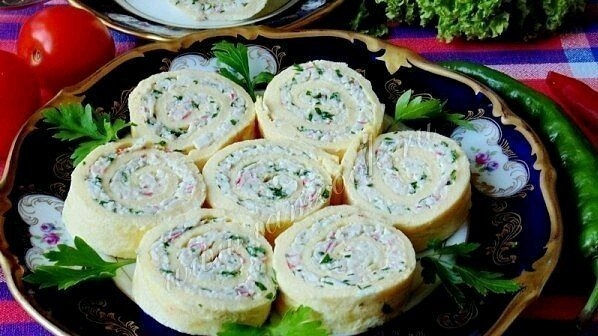 СЫРНЫЙ РУЛЕТ С КРАБОВЫМИ ПАЛОЧКАМИ