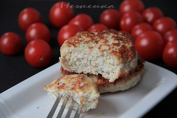 Котлеты из куриной грудки, творога и кабачка