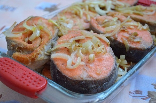 Томленая рыбка с лучком