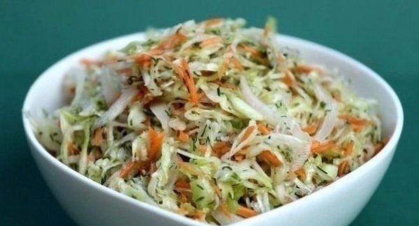 Салат из капусты быстрого приготовления.