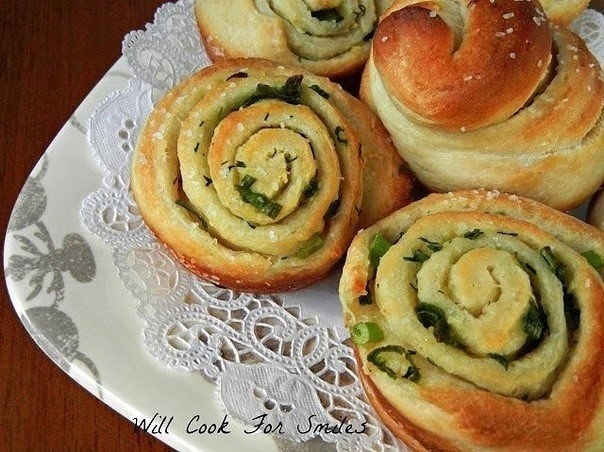 Луково–чесночные рогалики
