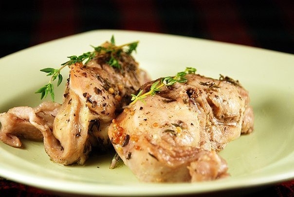 Очень вкусный запеченный кролик с розмарином и тимьяном
