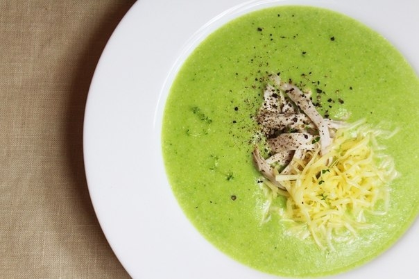 Чудесный крем - суп из брокколи с нежной куриной грудкой. Если кто-то из Вашей семьи недооценивал бр