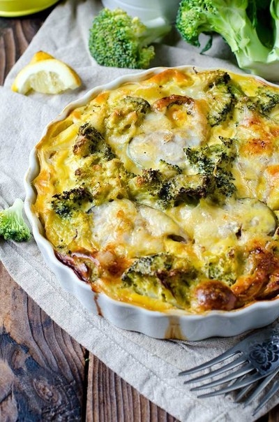 Здоровый ужин с брокколи и куриной грудкой