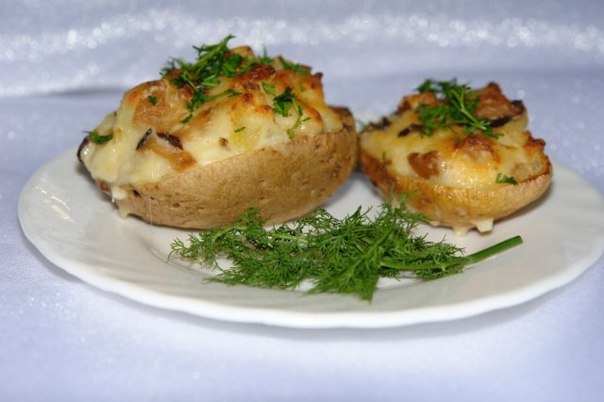 Картофельные лодочки с грибами и зеленью