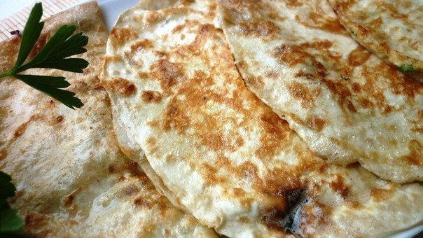 Лепешка с сырной начинкой