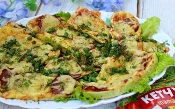 Кабачковые язычки с колбасой и сыром