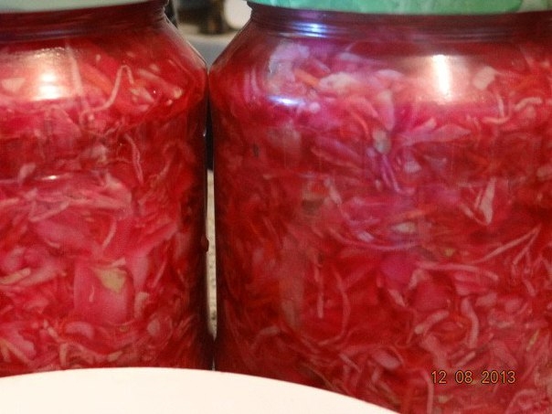 Маринованный капустный салатик со свеклой на зиму (мультиварка)