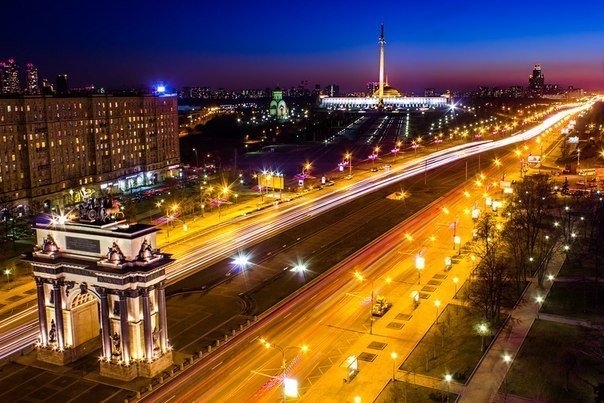 Но вот уж близко. Перед ними