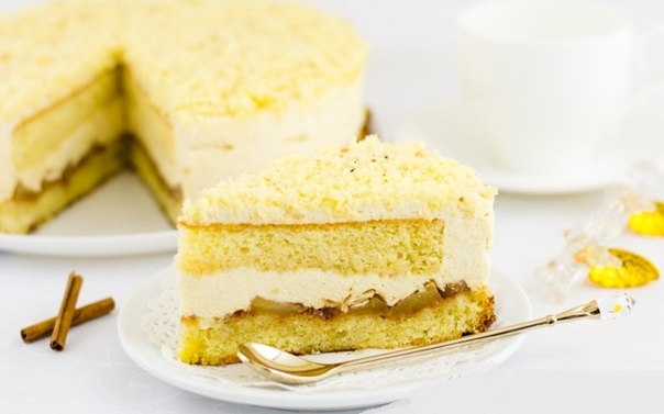 Карамельный торт с яблоками