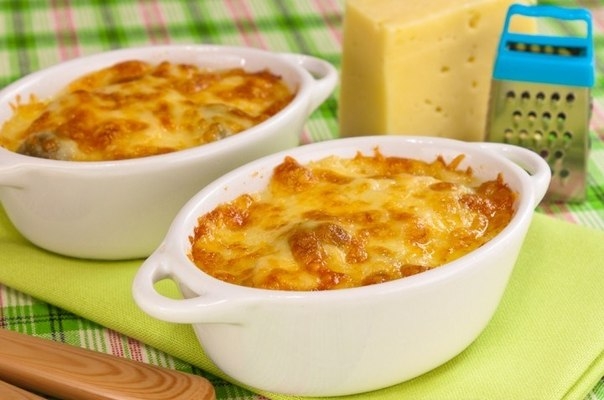 Куриное филе и брюссельская капуста под соусом «Бешамель»