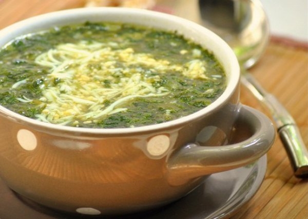 СУП СО ШПИНАТОМ, БРЫНЗОЙ И МАКАРОНАМИ