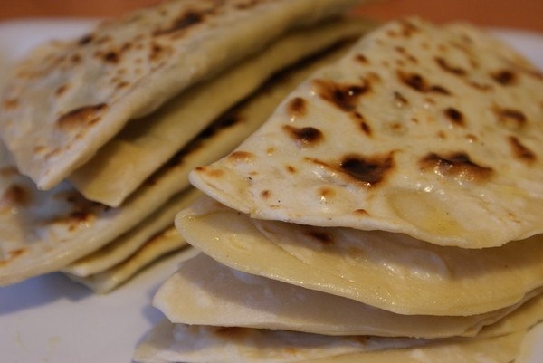 КУТАБЫ С ЗЕЛЕНЬЮ И СЫРОМ СУЛУГУНИ