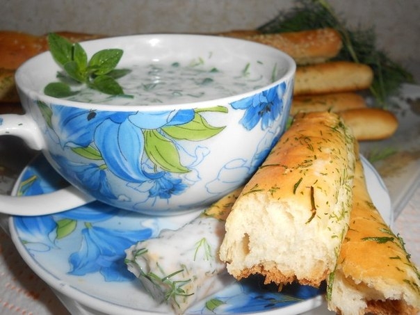 Хлебные палочки с соусом