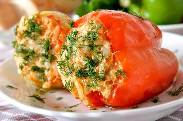 Фаршированные перцы рисом и овощами